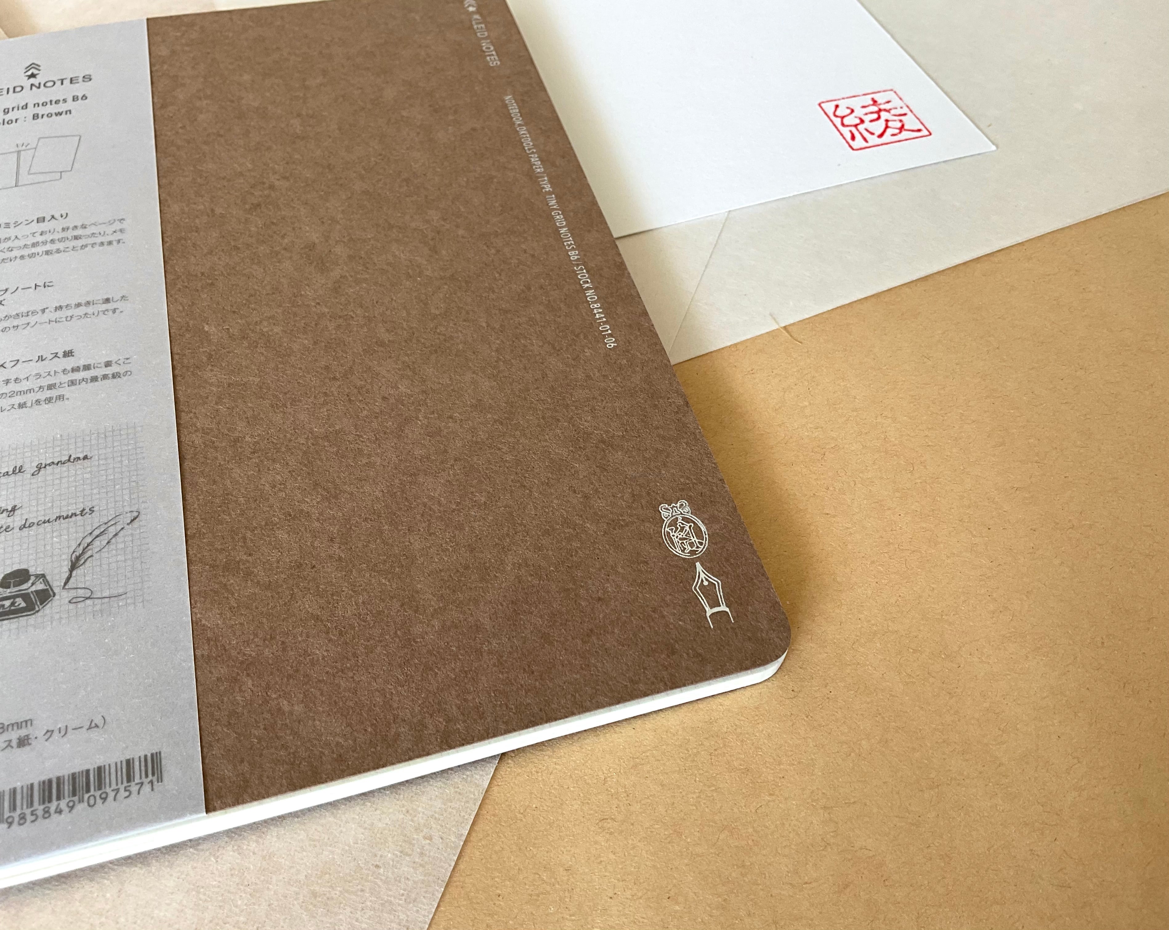 Kleid B6 brown notebook corner showing embossed logo and kraft texture cover detail